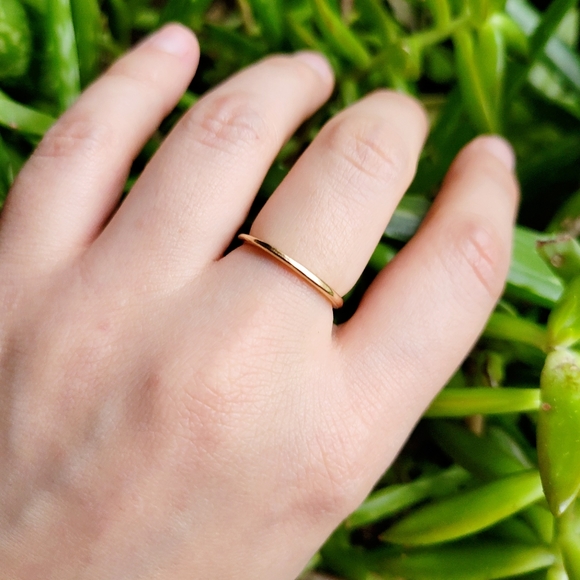 New Classic Gold Simple Ring Band, size 5.75 - Picture 1 of 8